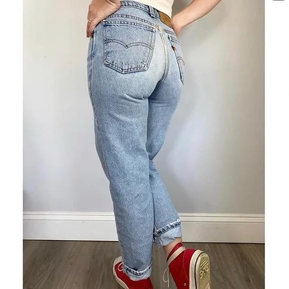 Vintage LEVI’S 550 Student Orange Tab Size 25 Petite Light Wash Patch Distress